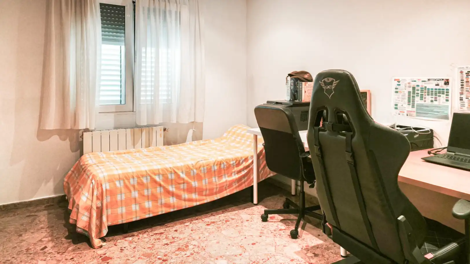 Schlafzimmer von Haus oder Chalet zum Verkauf in Oliva mit Klimaanlage, Heizung und Terrasse
