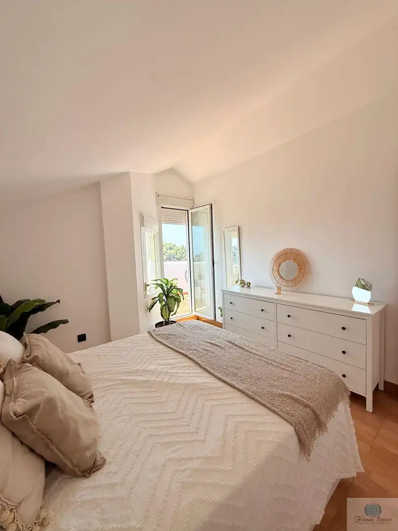 Bedroom of Attic for sale in Fuengirola  with Air Conditioner, Terrace and Community pool