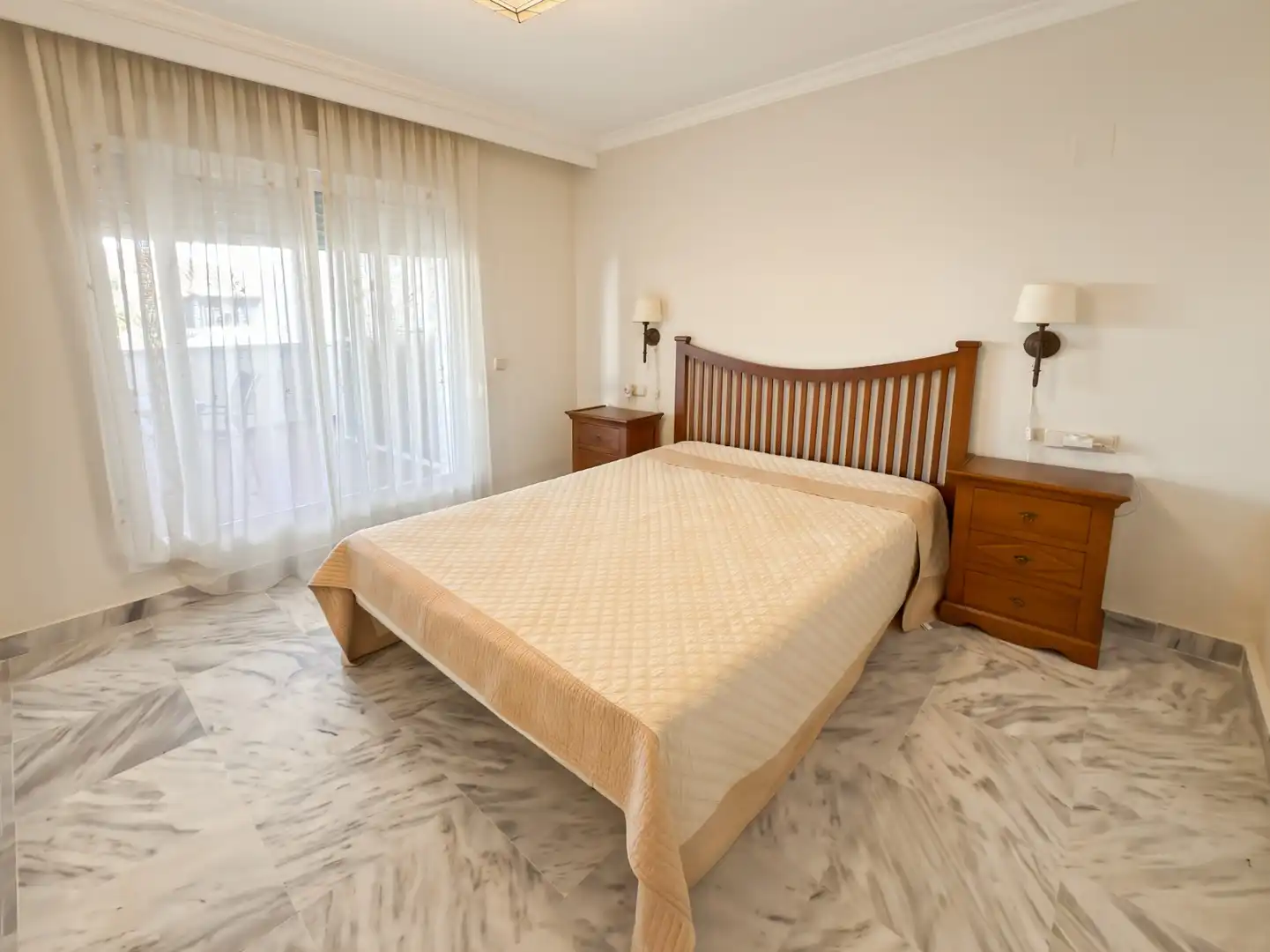 Dormitori de Àtic en venda en Marbella amb Aire condicionat, Terrassa i Piscina comunitària