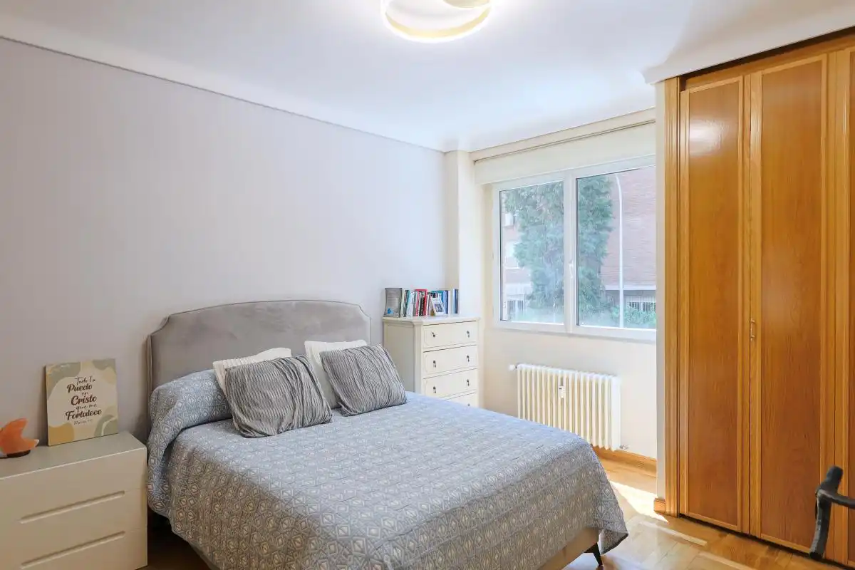 Schlafzimmer von Wohnung zum Verkauf in Madrid mit Klimaanlage, Heizung und Privatgarten