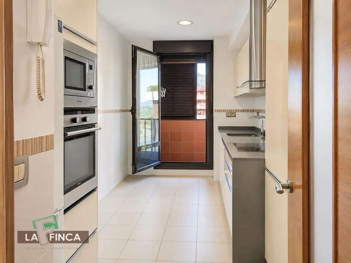 Küche von Wohnung zum Verkauf in Oviedo  mit Heizung, Terrasse und Abstellraum