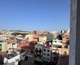 Vista exterior de Pis en venda en L'Hospitalet de Llobregat amb Balcó