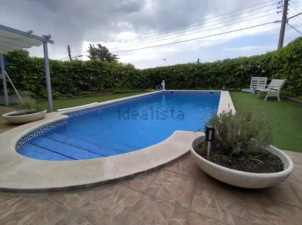 Piscina de Casa o chalet en venta en Sant Esteve Sesrovires con Calefacción, Parquet y Terraza