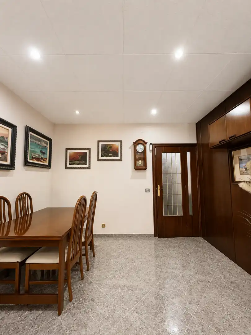 Comedor de Piso en venta en Badalona con Calefacción, Horno y Balcón