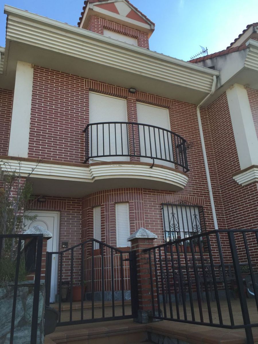Balcony of House or chalet for sale in Riello  with Parquet flooring, Terrace and Storage room