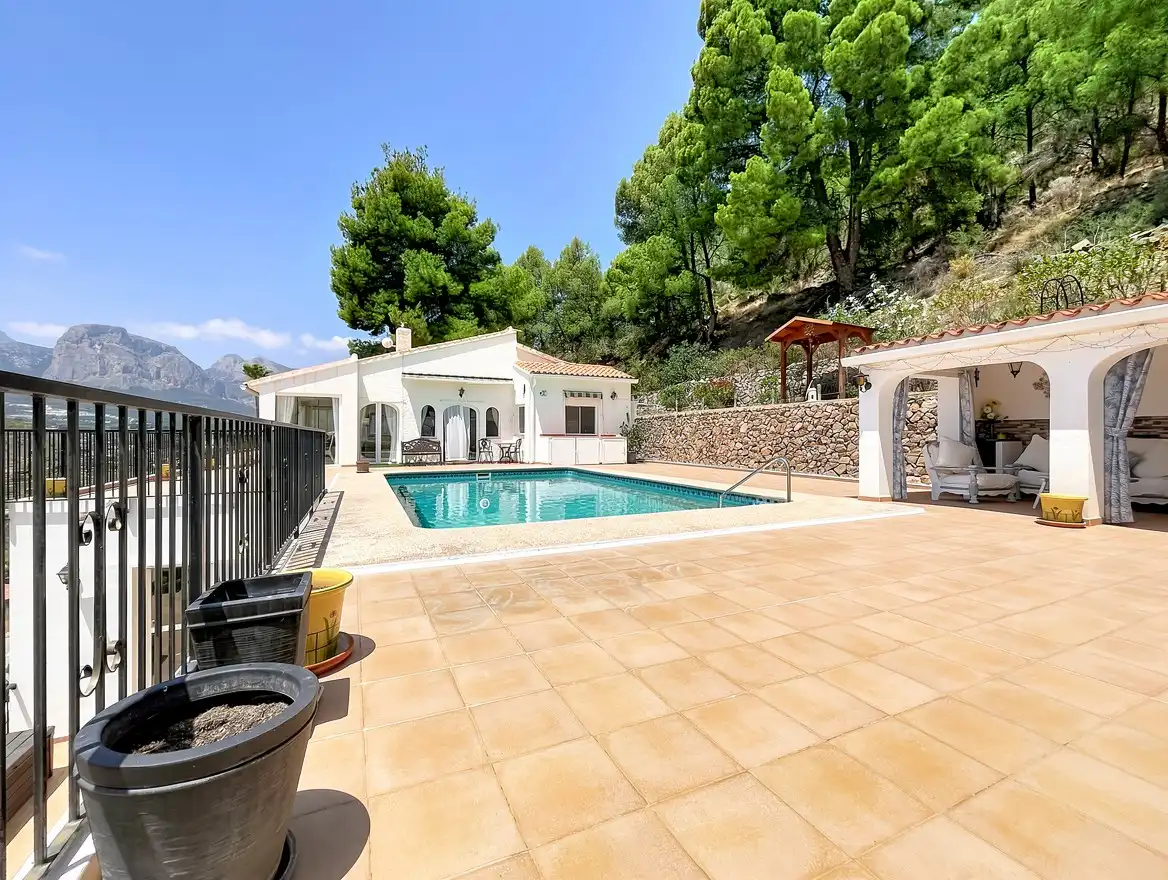 Piscina de Casa o xalet en venda en Callosa d'en Sarrià amb Aire condicionat, Jardí privat i Terrassa