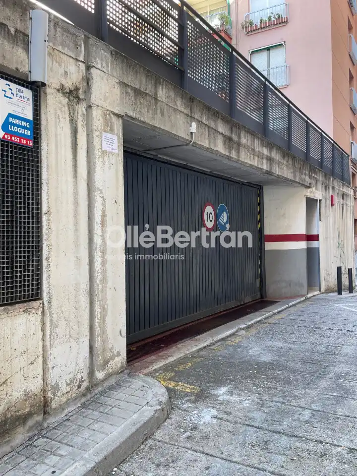Parkplatz von Garage zur Miete in Badalona