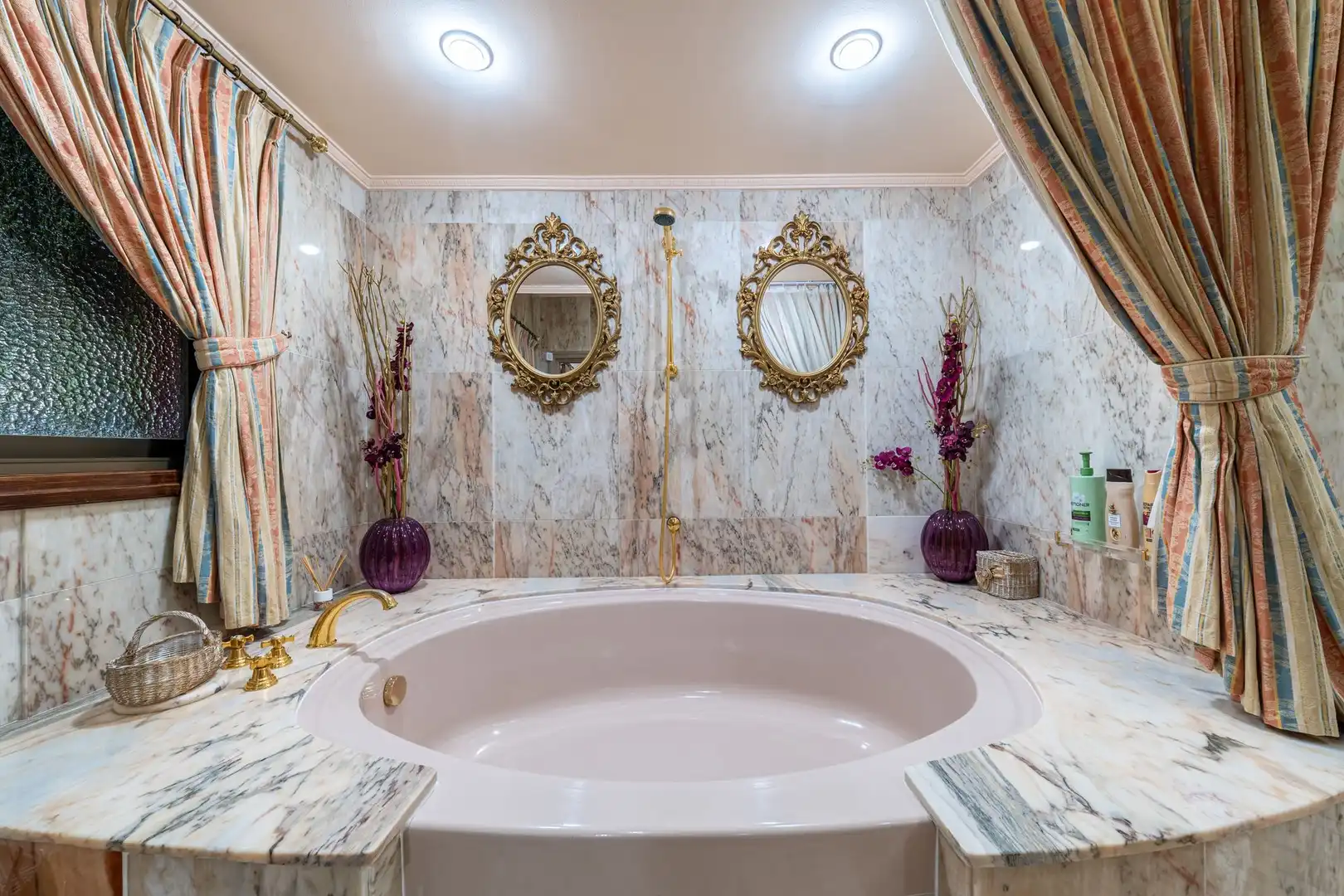 Bathroom of Country homes for sale in Benahavís  with Terrace and Furnished