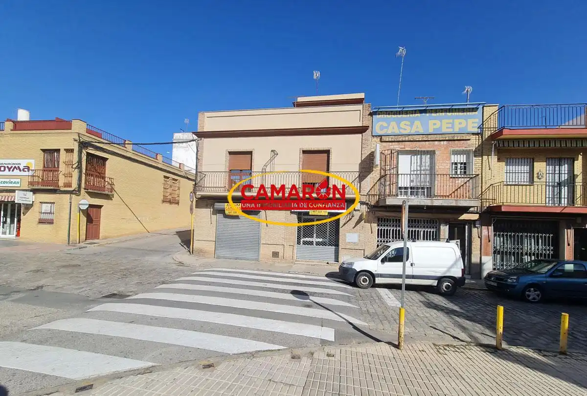 Vista exterior de Local de alquiler en Coria del Río