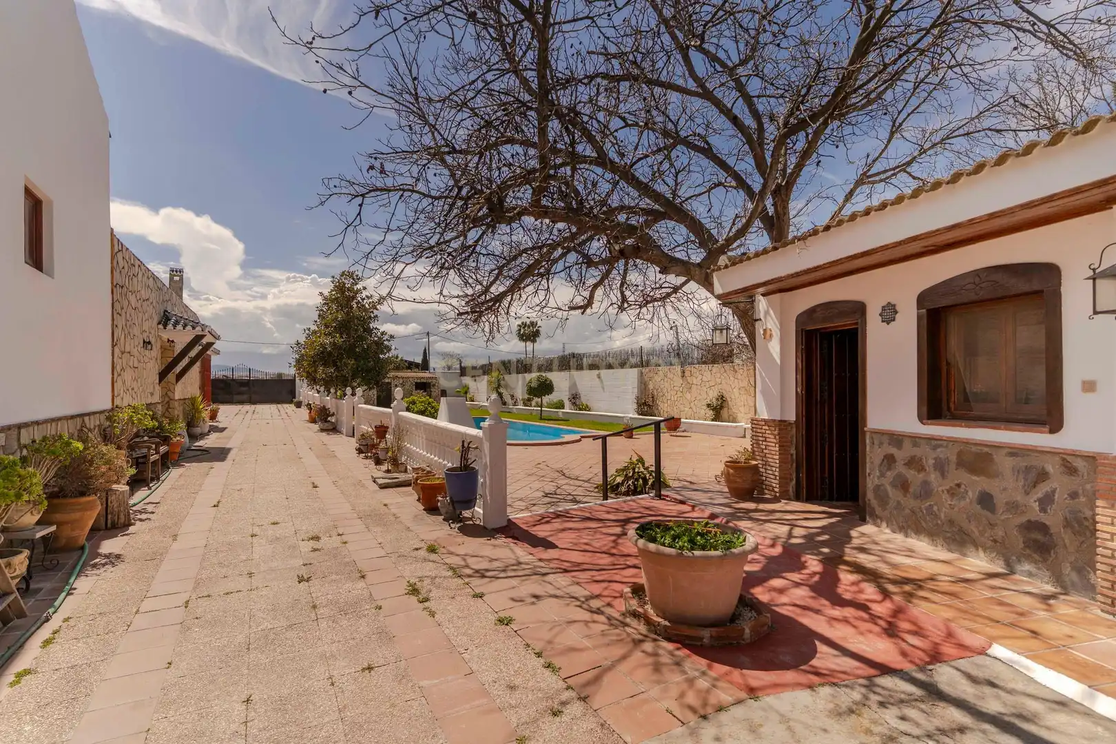 Vista exterior de Casa o xalet en venda en Granada amb Aire condicionat, Jardí privat i Traster