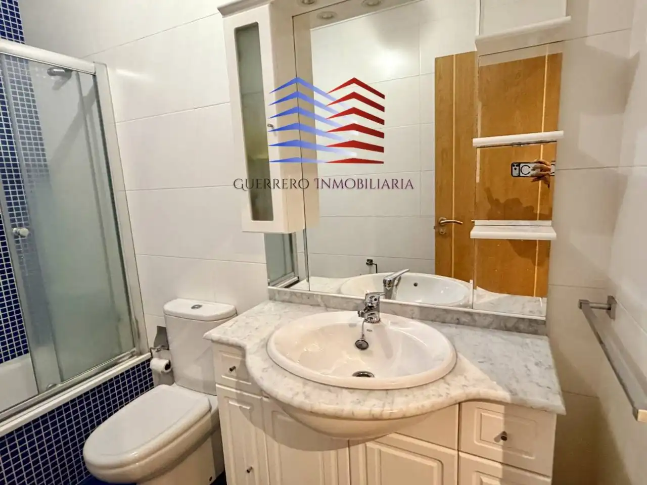 Baño de Apartamento de alquiler en Barbadás con Calefacción, Trastero y Amueblado