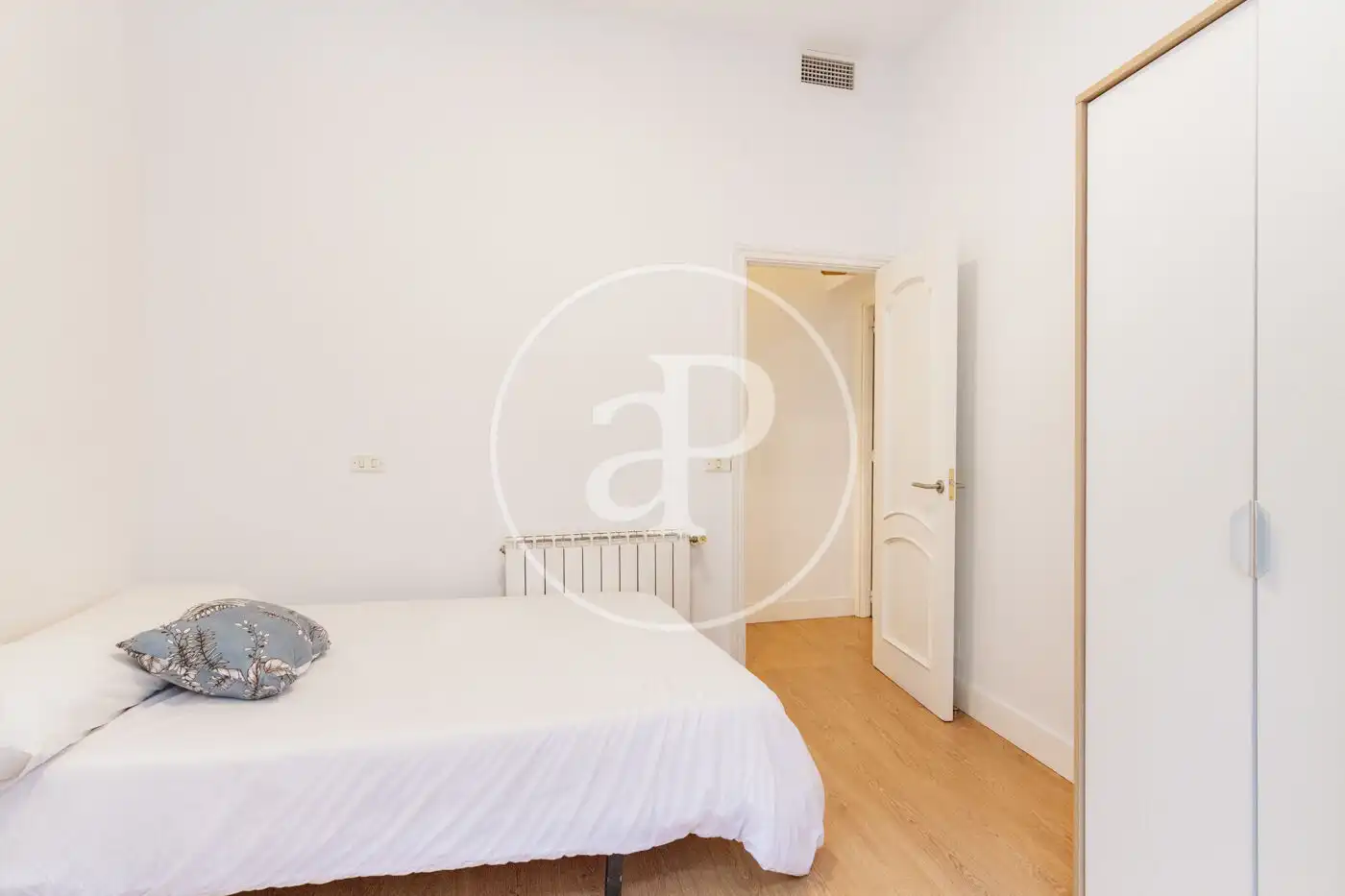 Bedroom of Flat for sale in Madrid  with Air Conditioner, Heating and Furnished