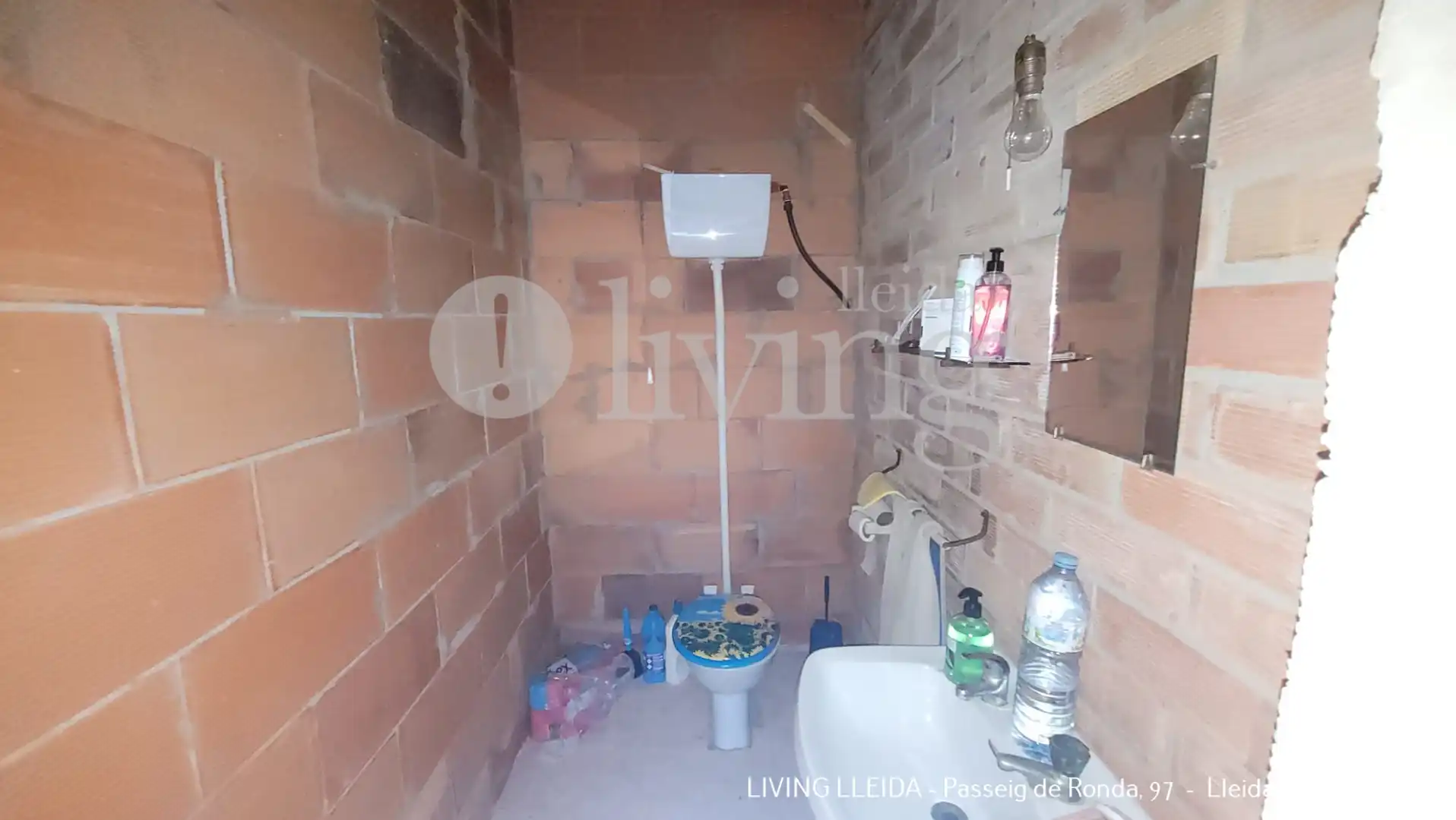 Baño de Nave industrial en venta en Montoliu de Lleida