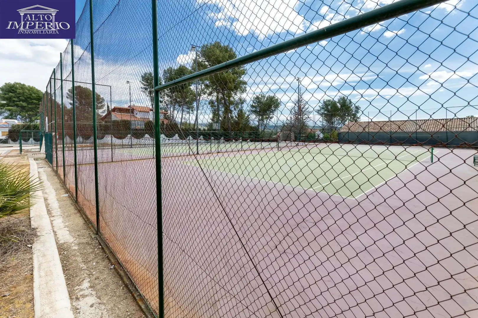 Vista exterior de Casa o xalet en venda en Albolote amb Aire condicionat, Calefacció i Jardí privat