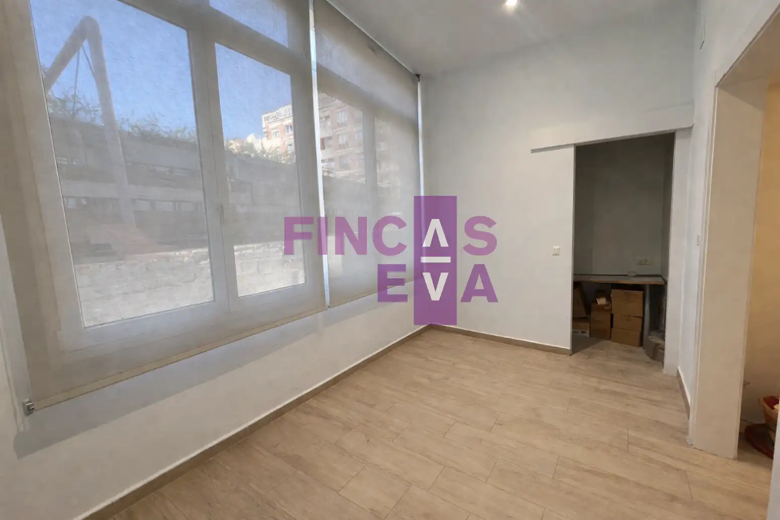 Flat for sale in Barcelona  with Air Conditioner and Heating