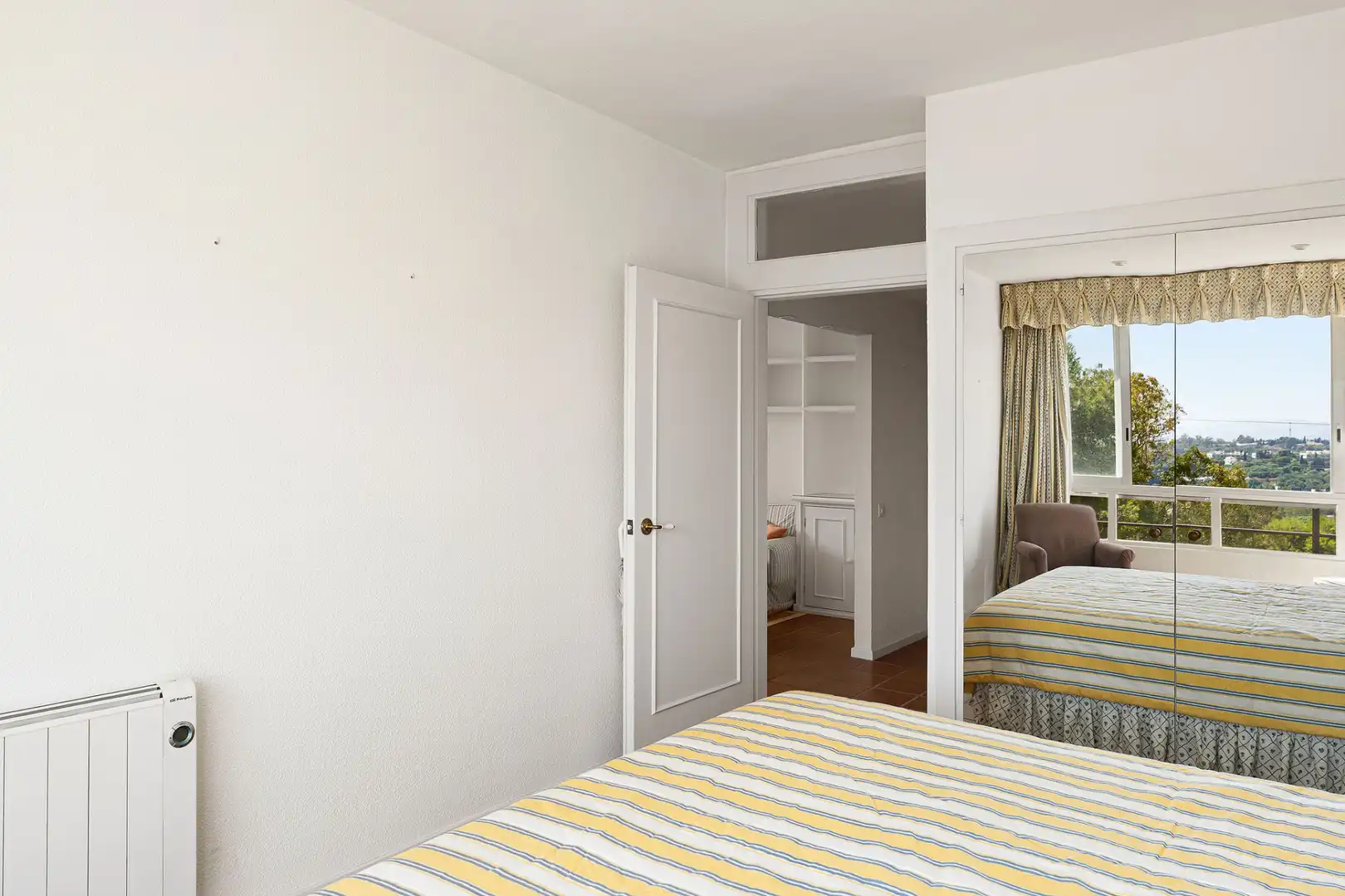 Bedroom of Apartments for sale in Marbella  with Swimming Pool and Community pool