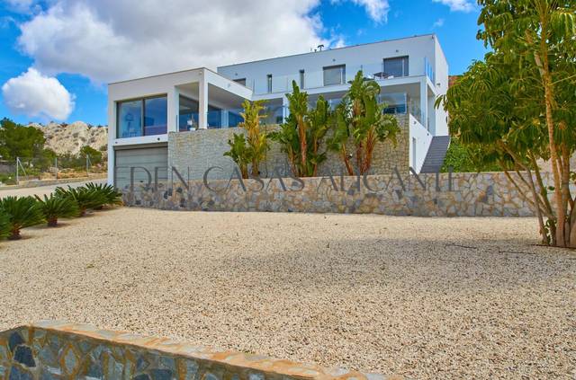 Casa-chalet en Venta en Calle MONTIBOLI-BOTER en Montnegre