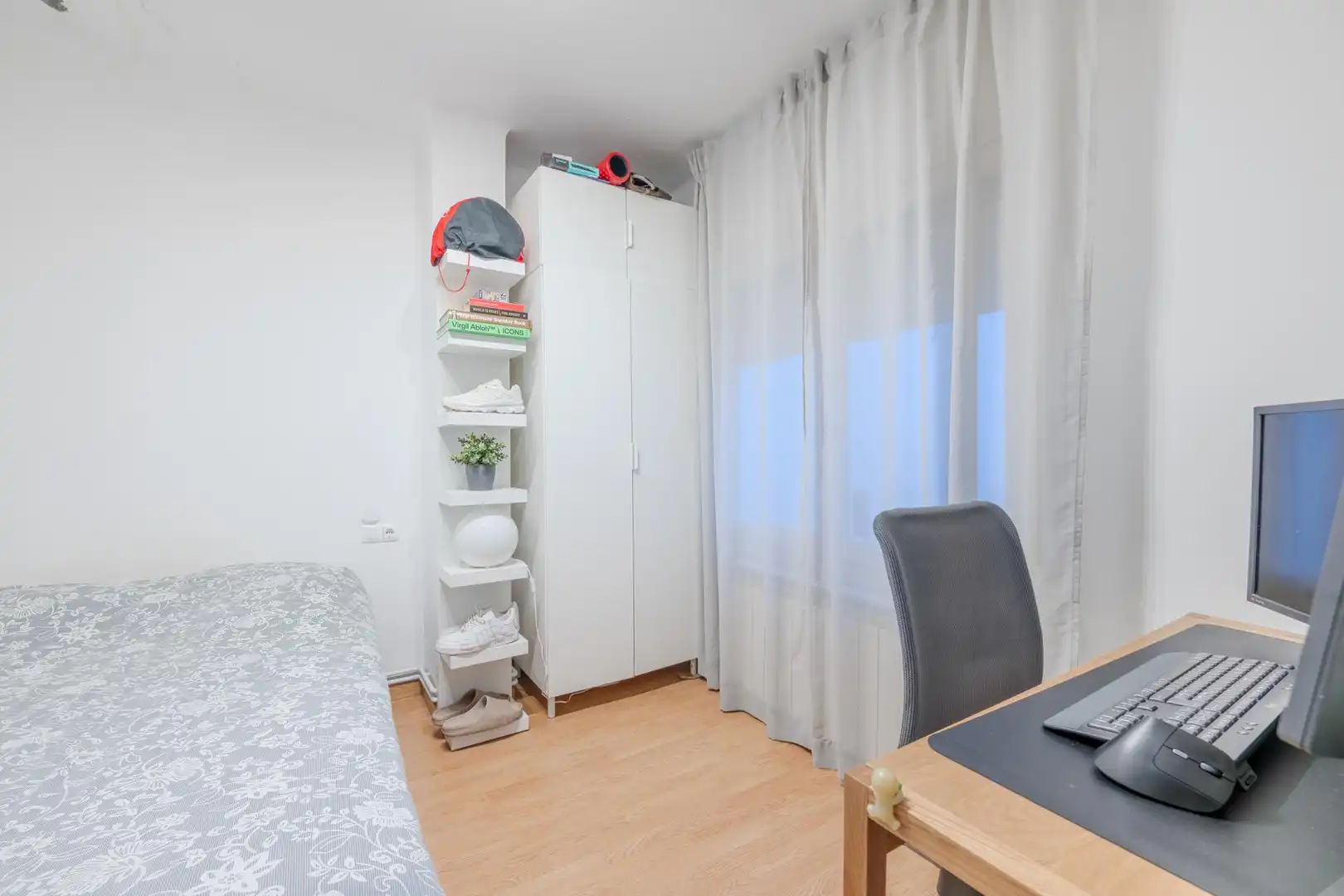 Bedroom of Flat for sale in Girona  with Air Conditioner, Heating and Balcony