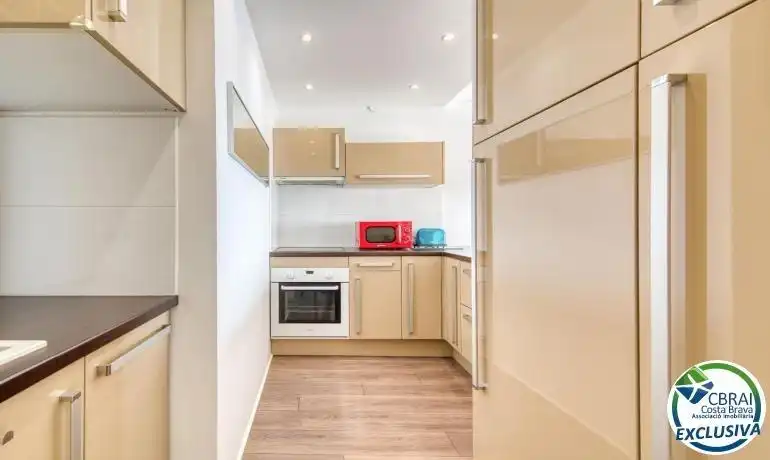 Cocina de Apartamento en venta en Roses con Aire acondicionado, Jardín privado y Terraza