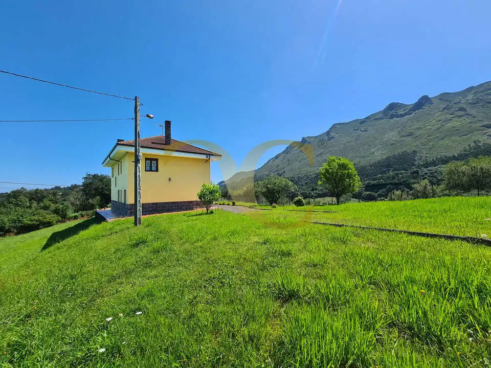 Casa o xalet en venda en Ribadesella amb Calefacció, Jardí privat i Terrassa