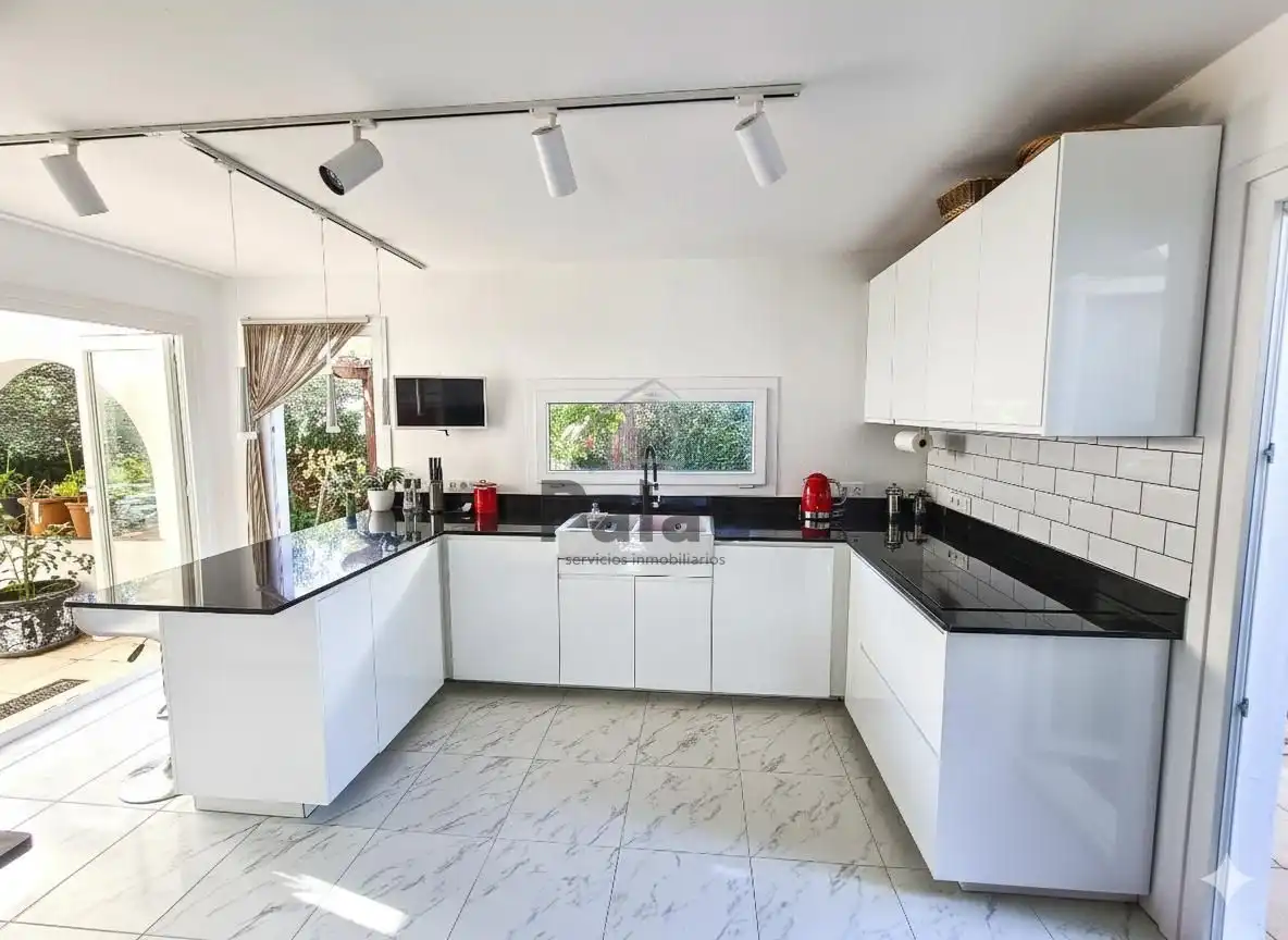Casa amb piscina en venda a Cala Blanca, imagen 7