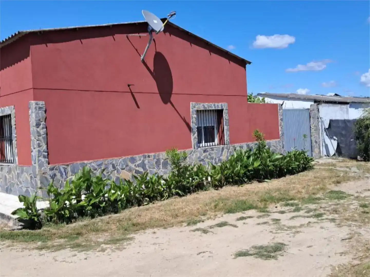 Vista exterior de Pis en venda en Navalmoral de la Mata amb Aire condicionat, Jardí privat i Traster