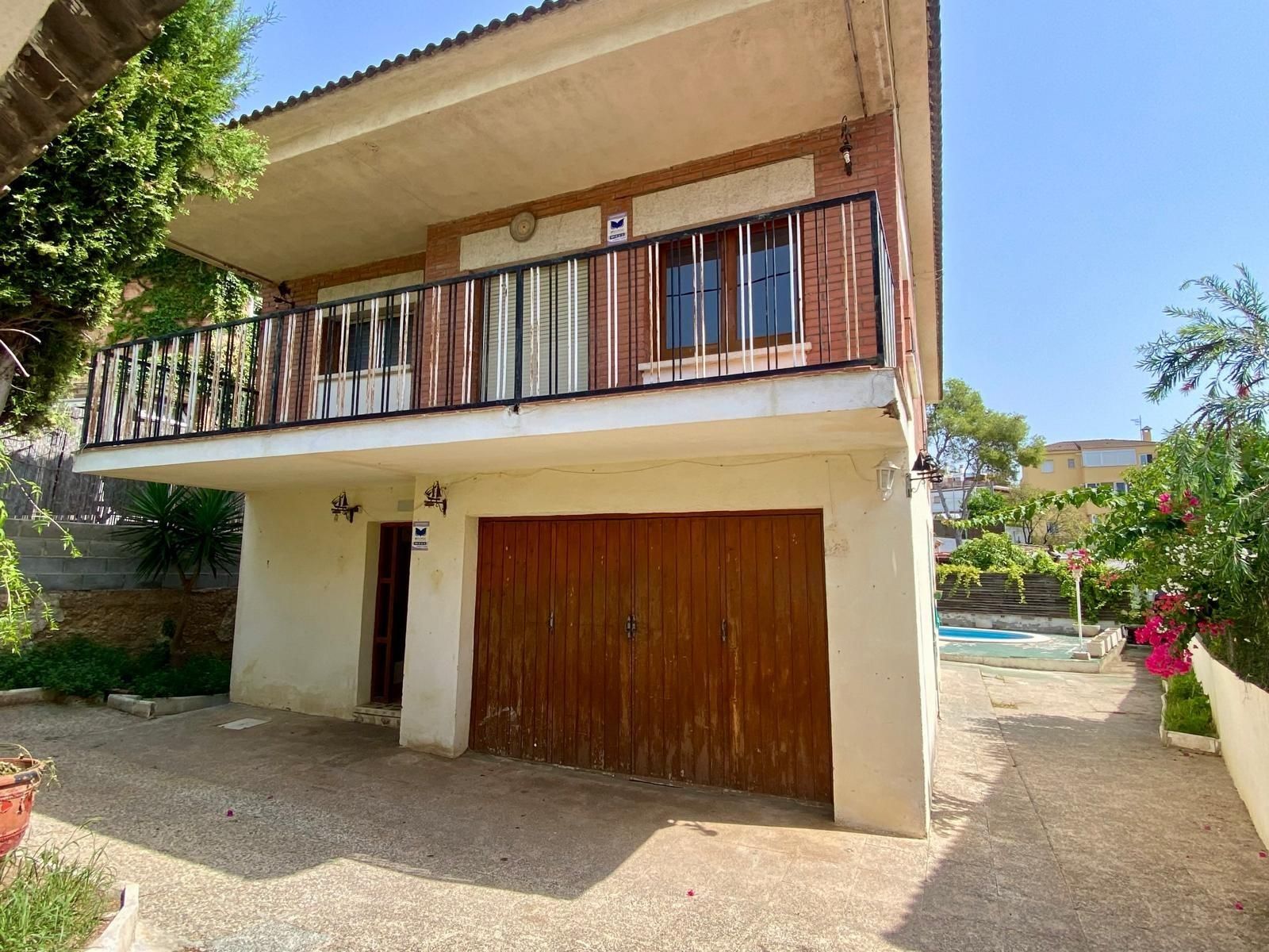 Vista exterior de Casa o xalet en venda en Calafell amb Jardí privat, Terrassa i Piscina