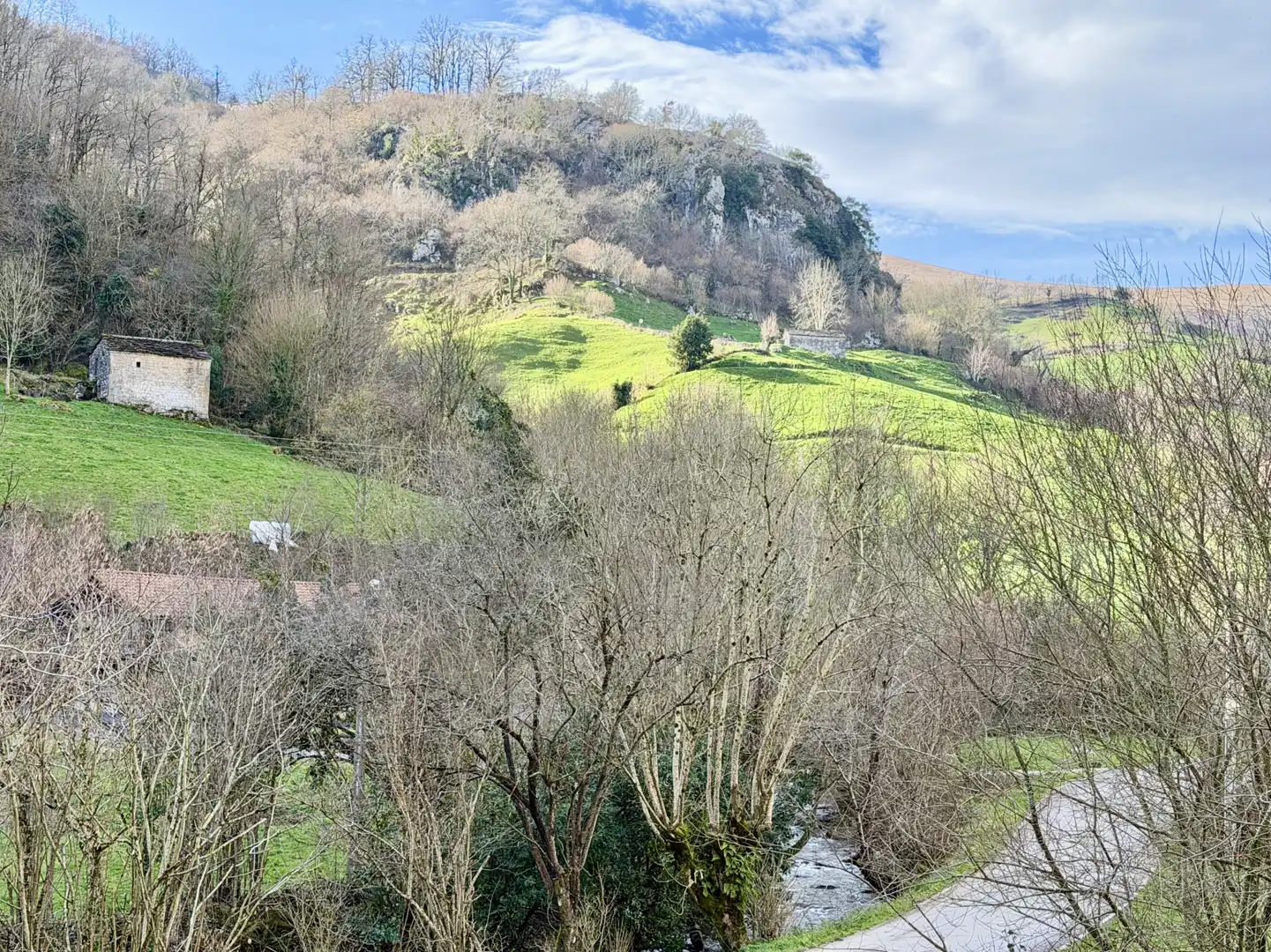 Außenansicht von Einfamilien-Reihenhaus zur Miete in San Roque de Riomiera mit Heizung und Privatgarten