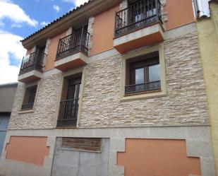 Vista exterior de Casa o xalet en venda en El Cabaco  amb Terrassa