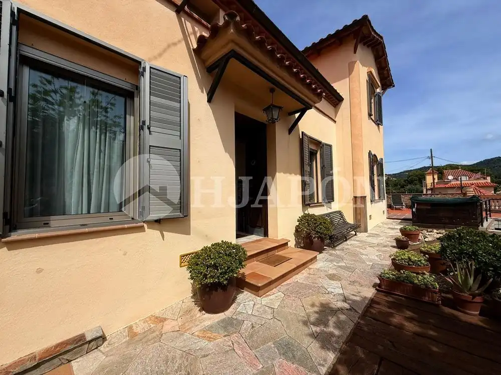 Vista exterior de Casa o xalet en venda en Teià amb Calefacció, Jardí privat i Terrassa