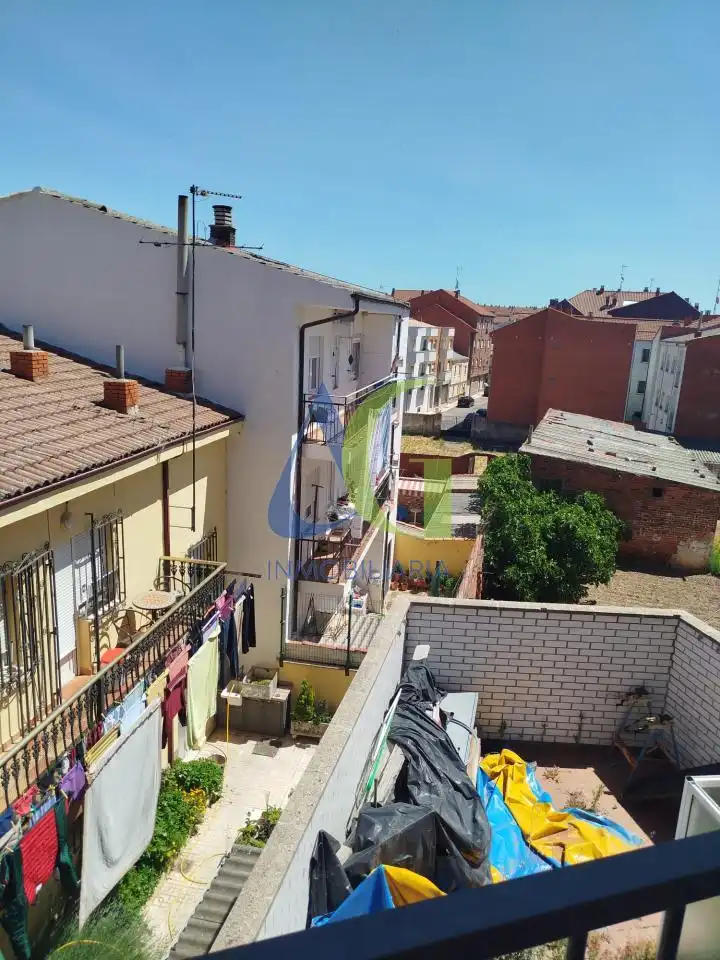 Terrassa de Pis en venda en San Andrés del Rabanedo amb Calefacció, Parquet i Terrassa