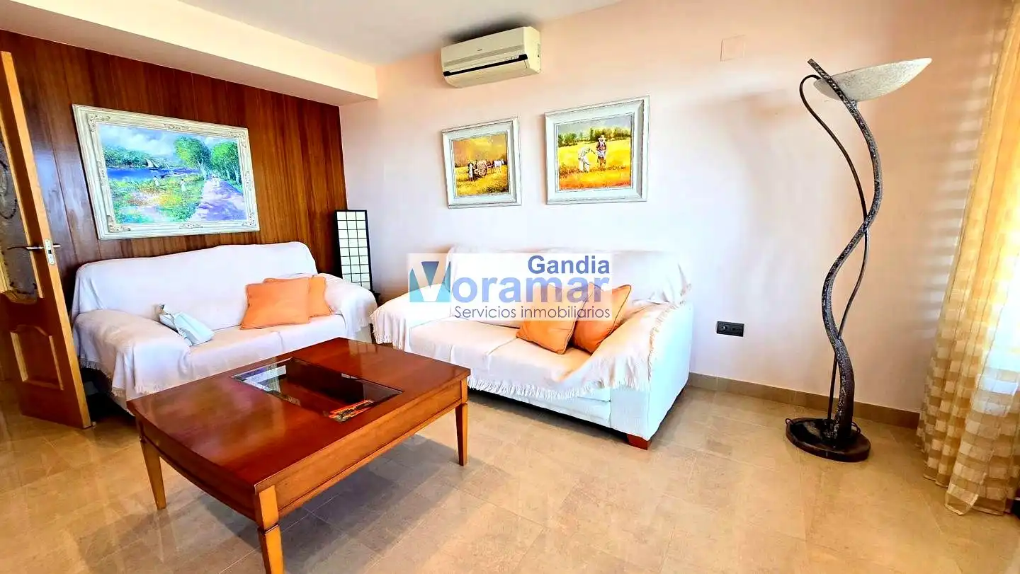 Sala d'estar de Apartament de lloguer en Gandia amb Aire condicionat, Terrassa i Moblat