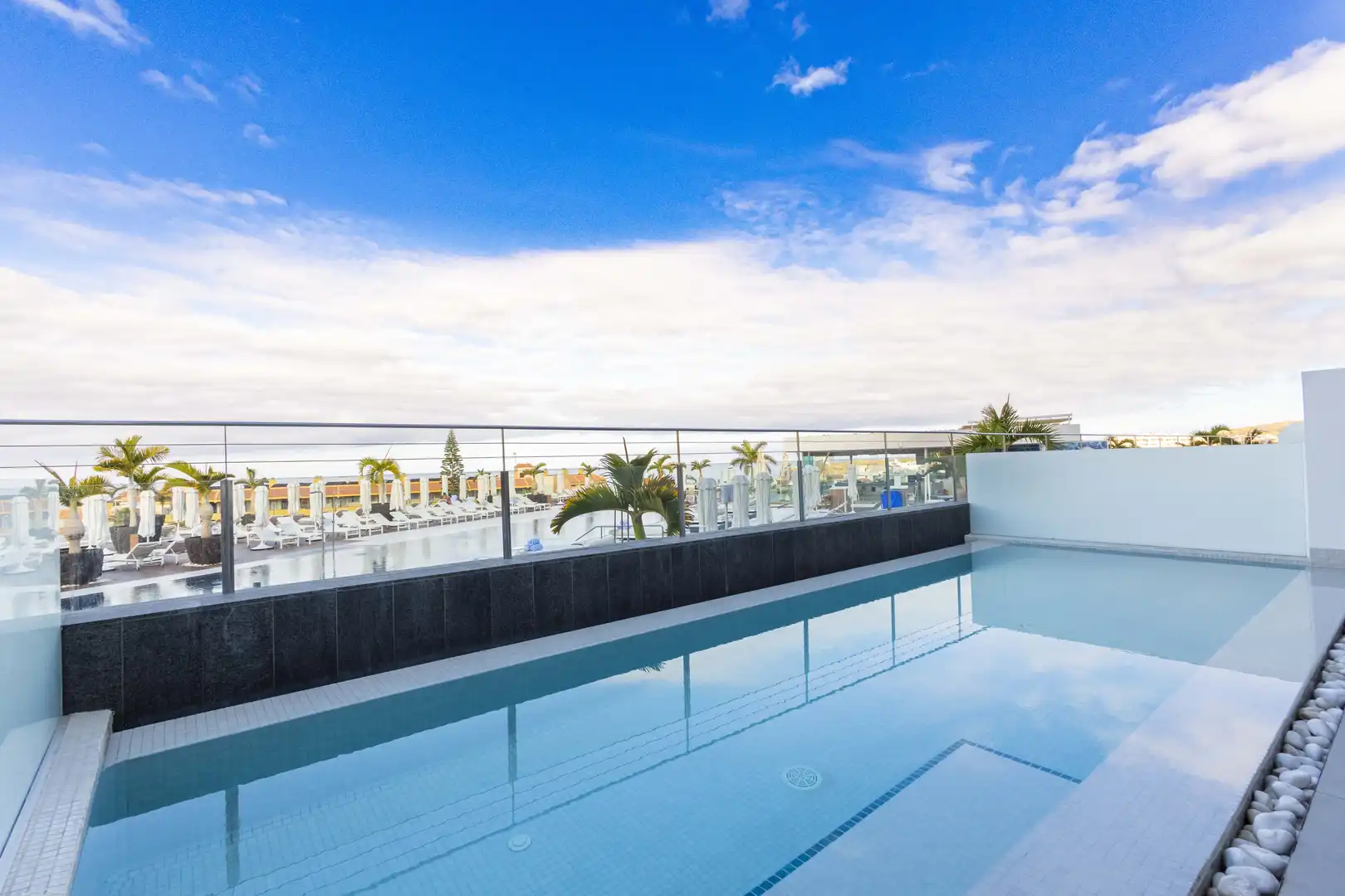 Piscina de Piso en venta en Adeje con Aire acondicionado, Terraza y Trastero