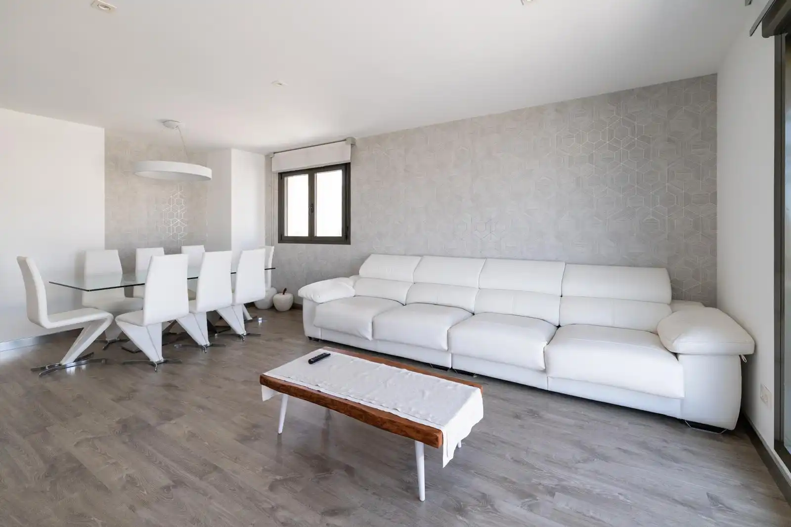 Wohnzimmer von Dachboden zur Miete in Torremolinos mit Klimaanlage, Terrasse und Möbliert