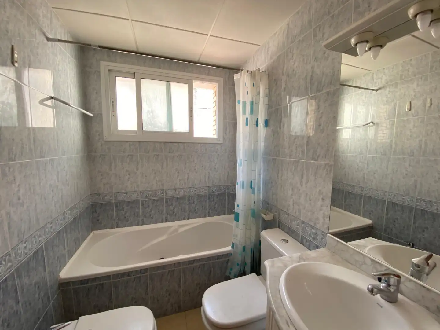 Badezimmer von Wohnung zur Miete in Reus mit Möbliert, Ofen und Waschmaschine