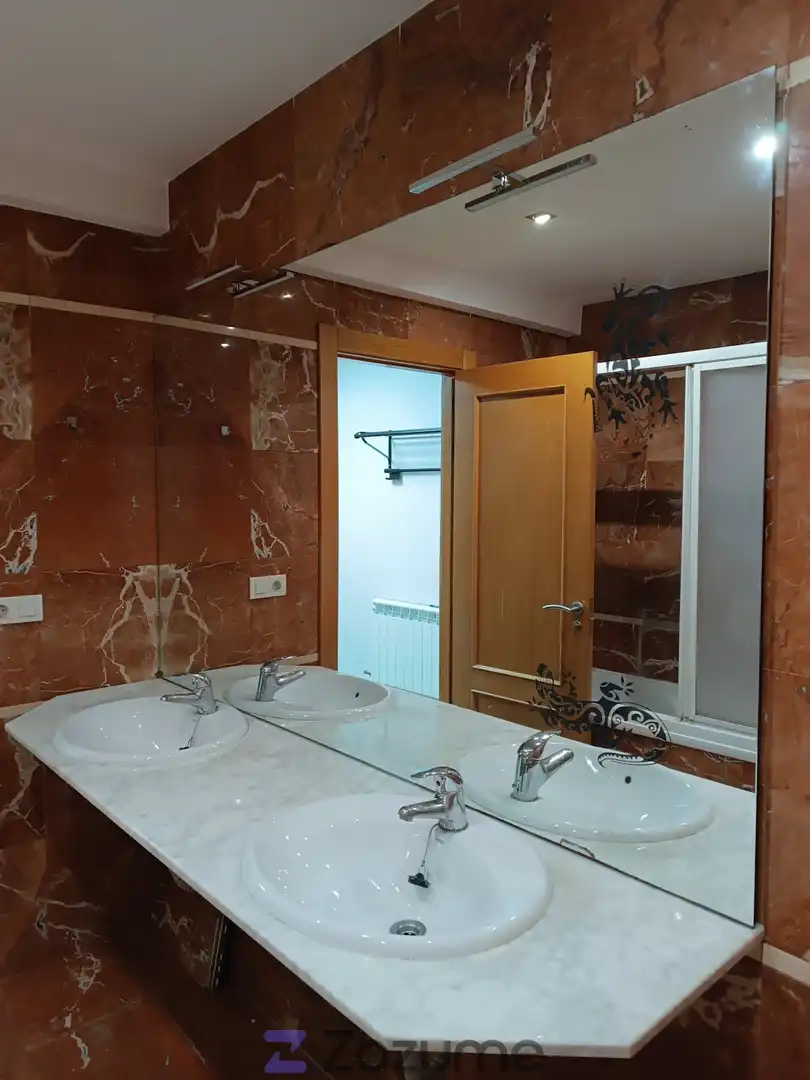 Baño de Piso de alquiler en Cascante con Aire acondicionado, Parquet y Amueblado