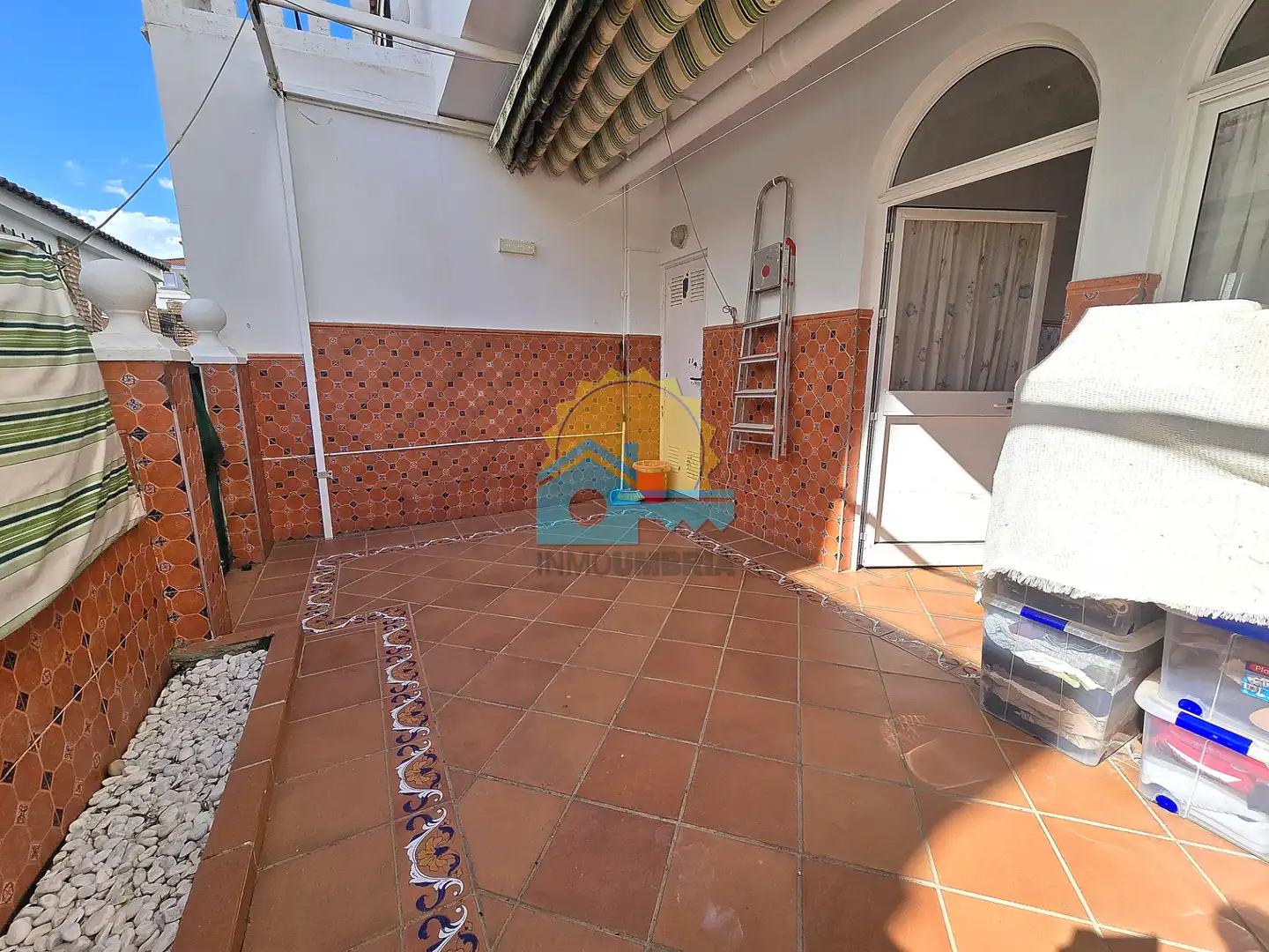 Vista exterior de Casa adosada en venta en Punta Umbría con Terraza, Balcón y Piscina comunitaria