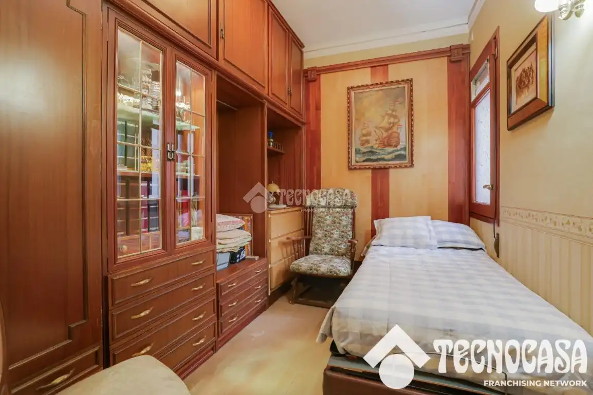 Habitación de Piso en venta en Barcelona con Calefacción y Balcón