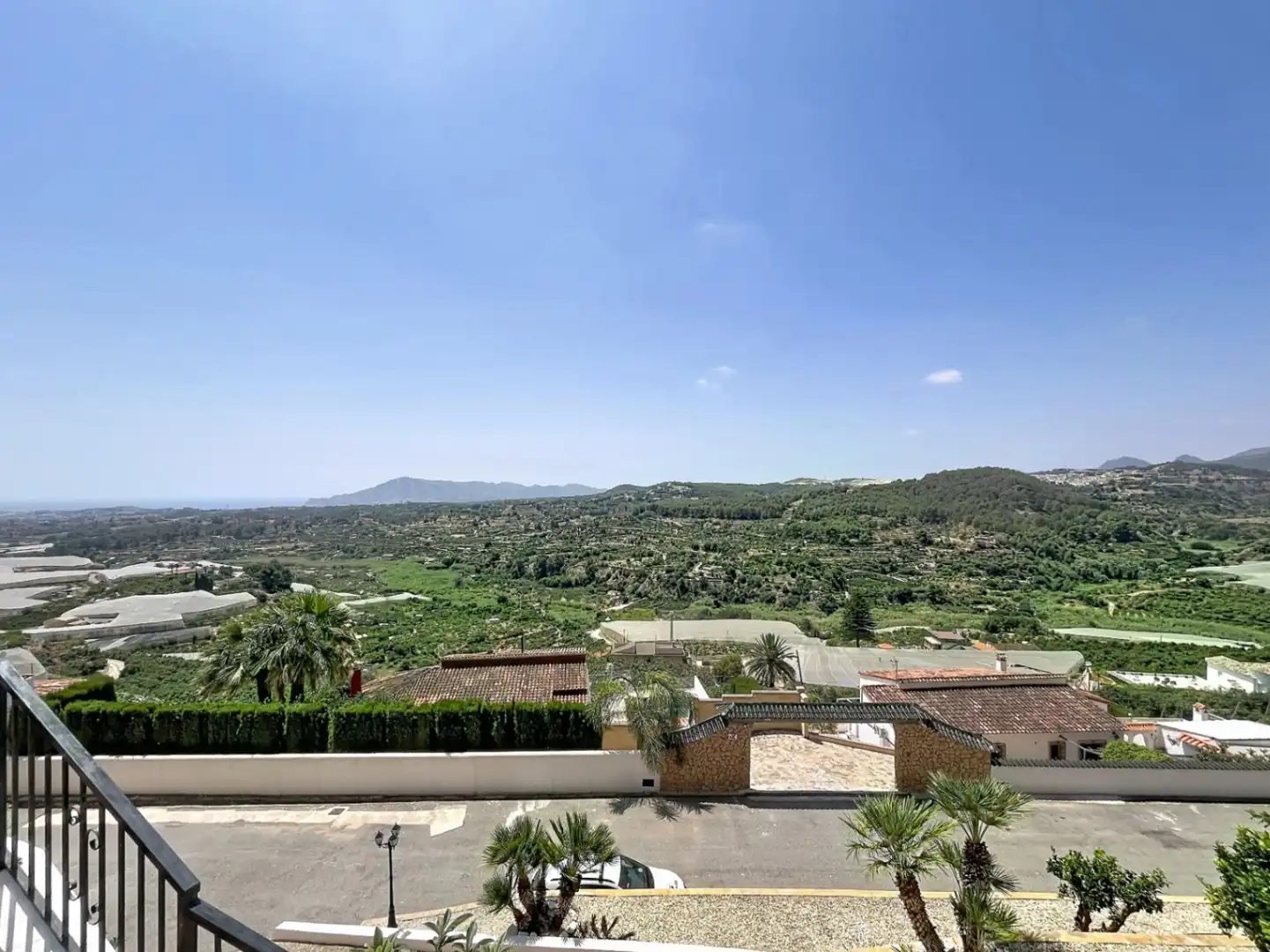 Vista exterior de Casa o xalet en venda en Callosa d'en Sarrià amb Aire condicionat, Jardí privat i Terrassa