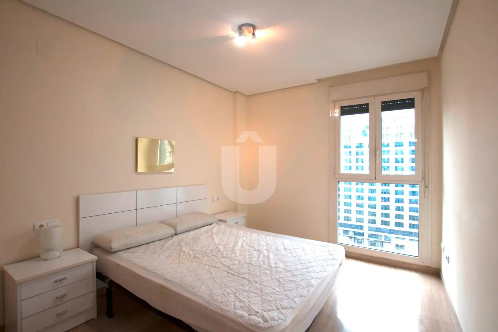 Dormitori de Apartament de lloguer en Valencia amb Aire condicionat, Calefacció i Piscina