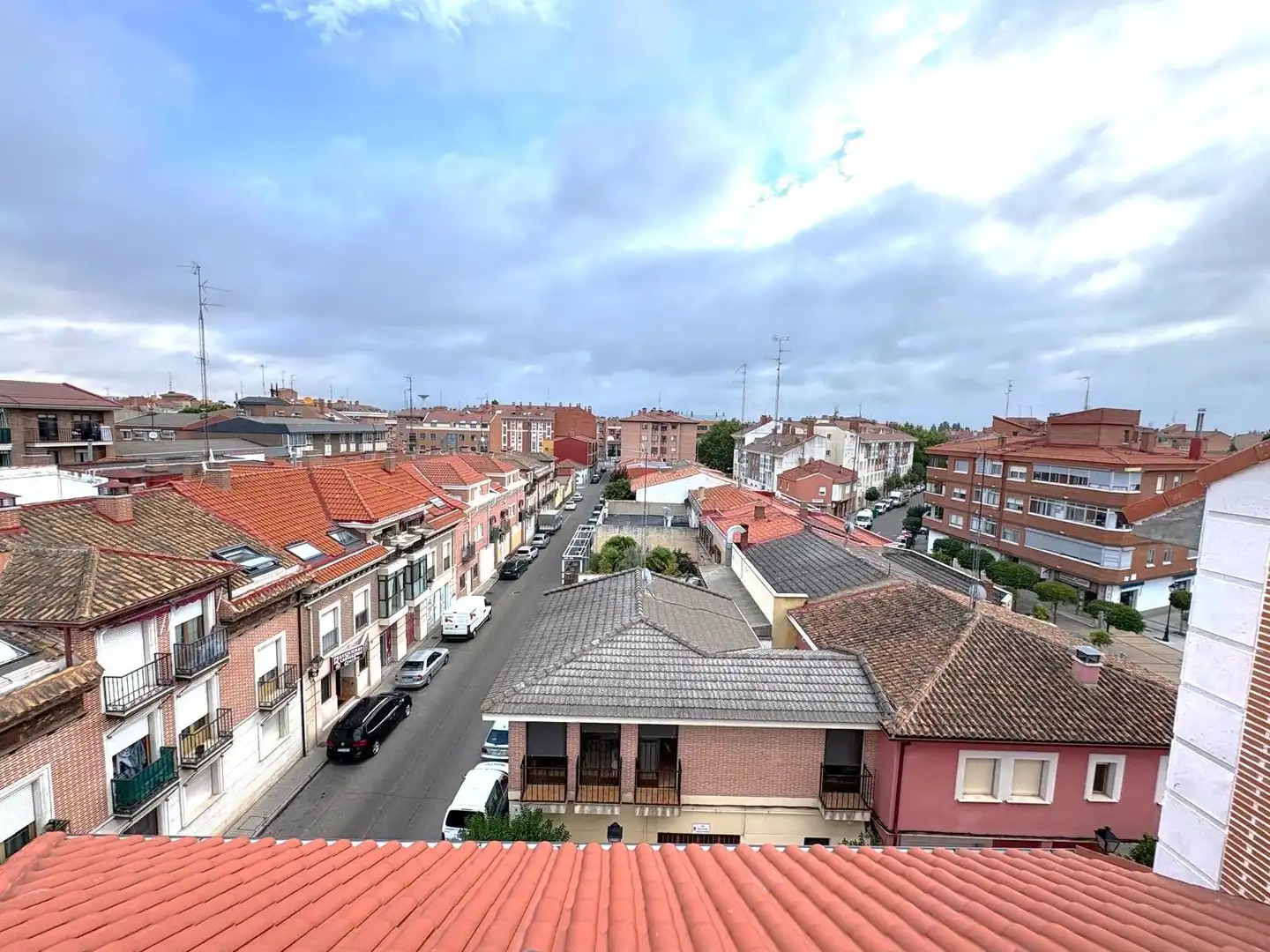 Vista exterior de Estudi en venda en Laguna de Duero, Valladolid