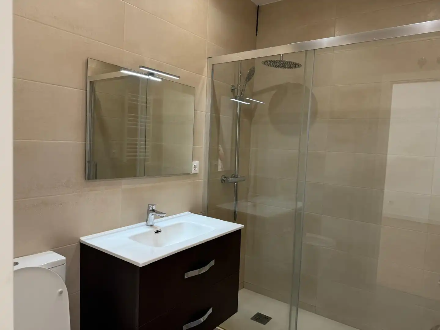 Baño de Piso de alquiler en Pinto con Aire acondicionado, Calefacción y Amueblado