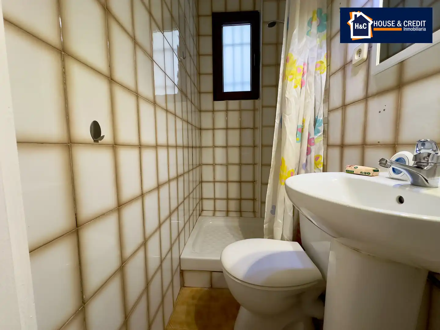 Bany de Apartament de lloguer en Madrid amb Moblat