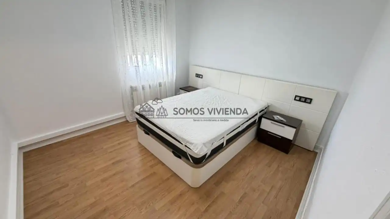 Habitación de Piso de alquiler en Ourense Capital  con Calefacción y Amueblado