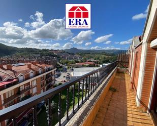 Vista exterior de Àtic en venda en Castro-Urdiales amb Terrassa