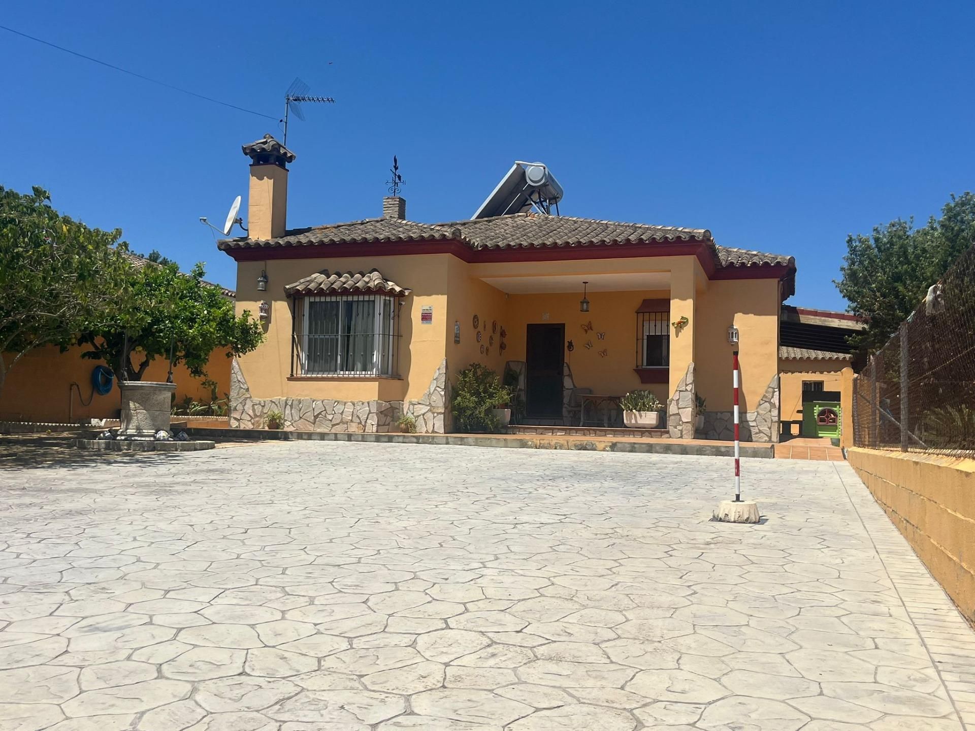 Exterior view of House or chalet for sale in Chiclana de la Frontera  with Private garden and Swimming Pool