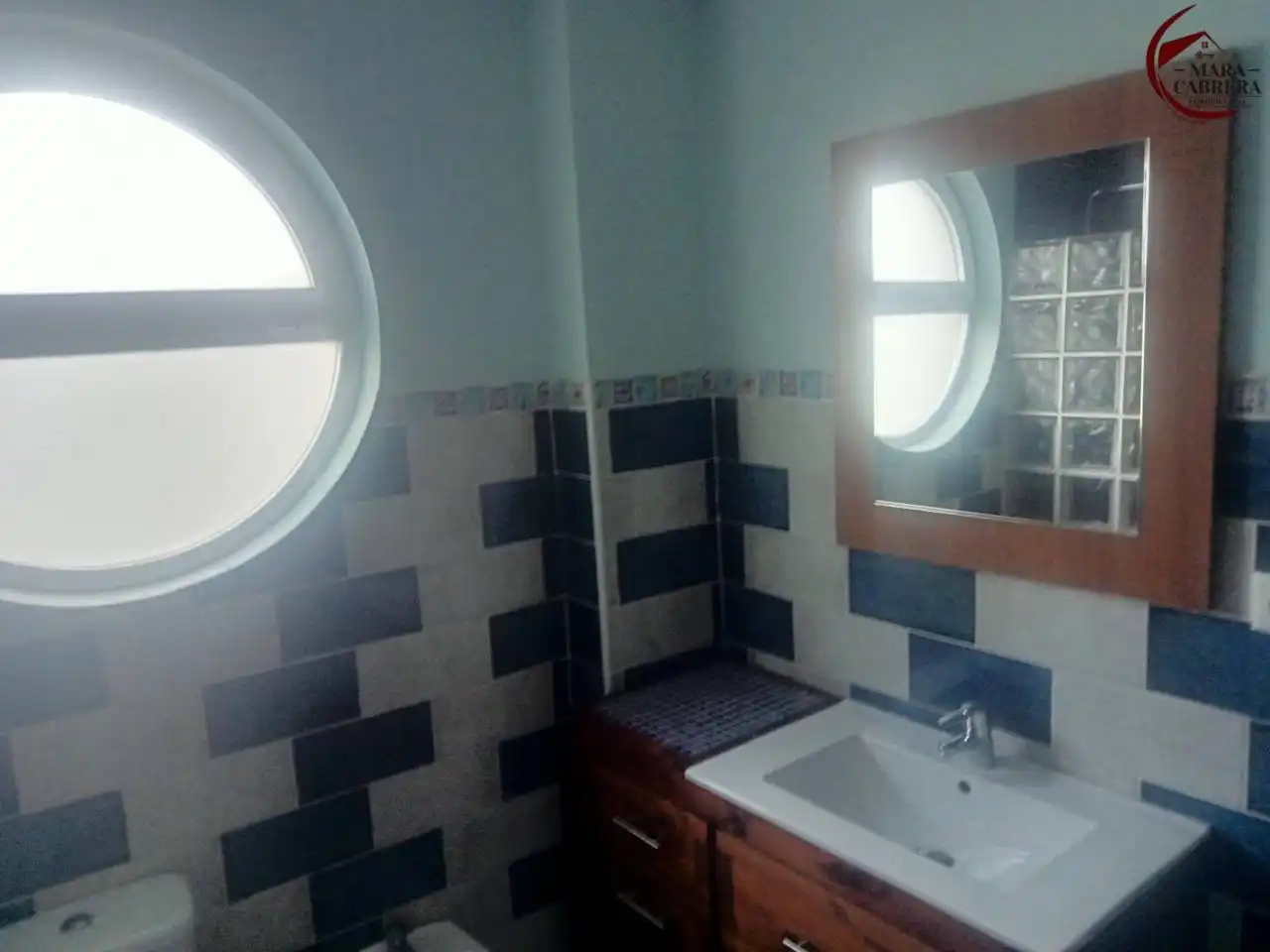 Badezimmer von Haus oder Chalet zur Miete in Ador mit Terrasse und Möbliert
