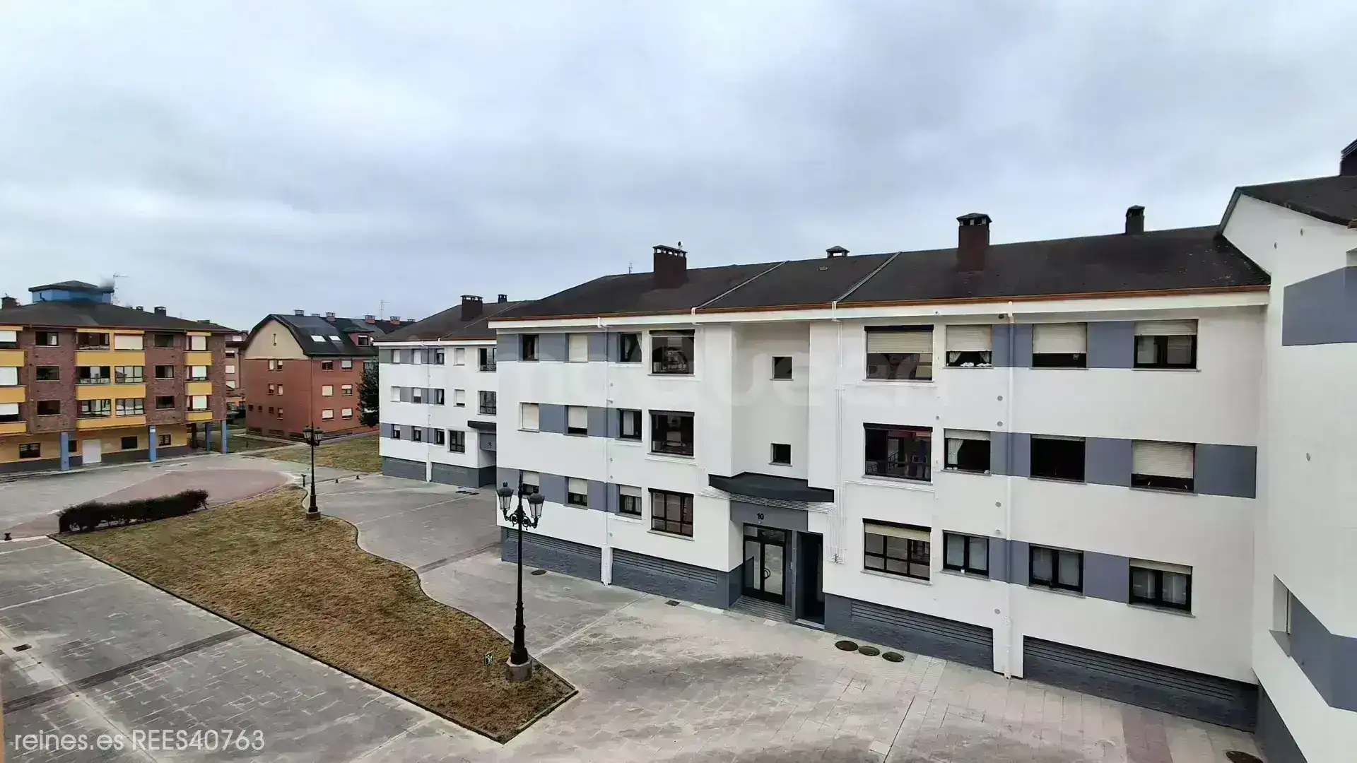 Vista exterior de Piso en venta en Oviedo 