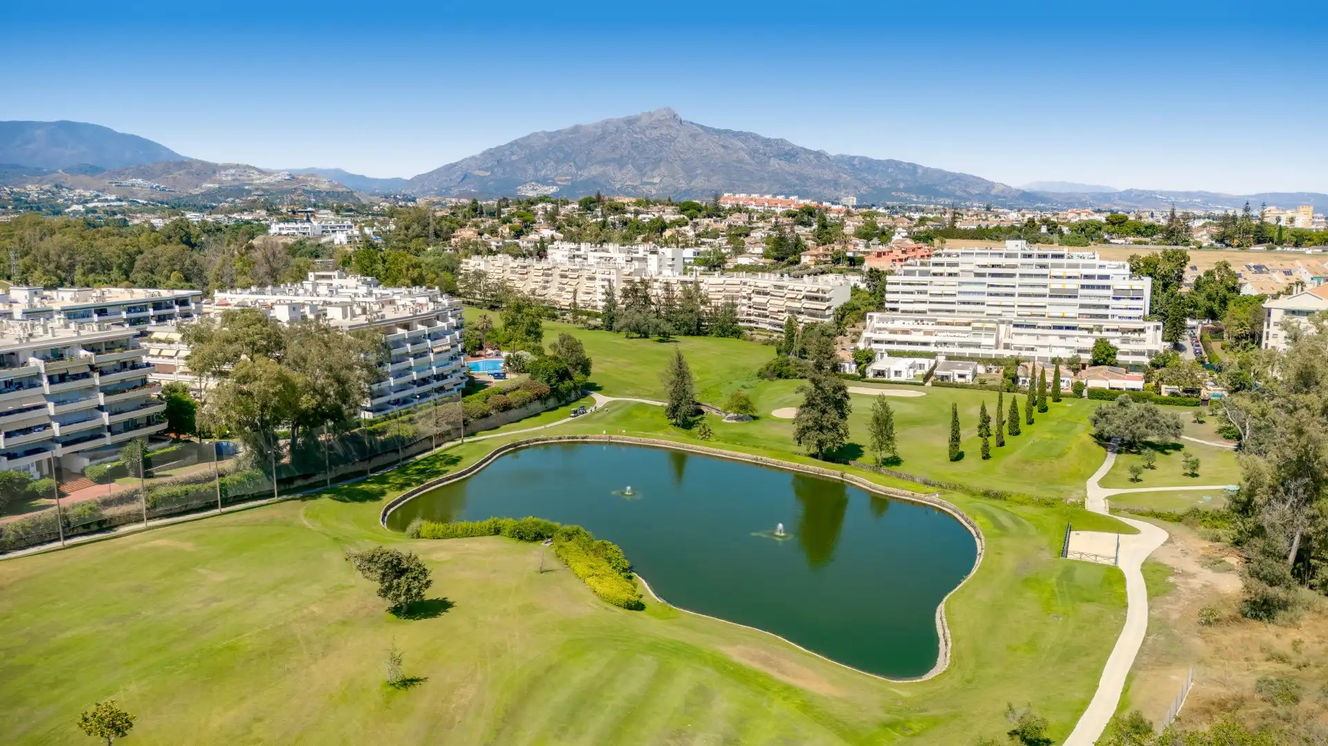 Apartment with pool for sale in San Pedro de Alcántara