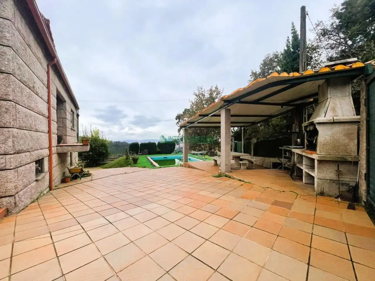 Terrassa de Casa o xalet en venda en Vigo  amb Calefacció, Jardí privat i Traster